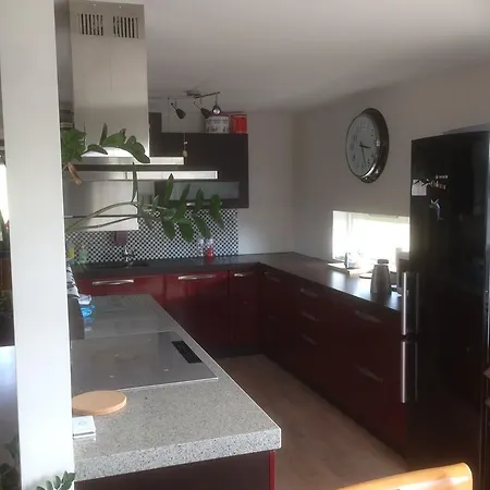 Bedroom For 2 Good Location בית אירוח